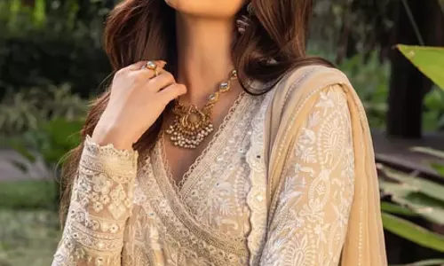 तारा सुतारिया ने सीफूड सैटरडे का लुत्फ उठाया