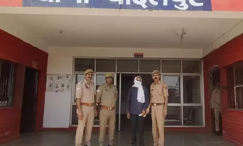 ग्रेटर नोएडा : फर्जी खबर छापकर रंगदारी वसूलने के मामले में रवि काना गैंग का सहयोगी गिरफ्तार ग्रेटर नोएडा : फर्जी खबर छापकर रंगदारी वसूलने के मामले में रवि काना गैंग का सहयोगी गिरफ्तार