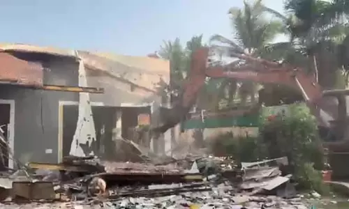 मुंबई में बीएमसी की बड़ी कार्रवाई, मड आइलैंड का अवैध रूपवीर बंगला जमींदोज