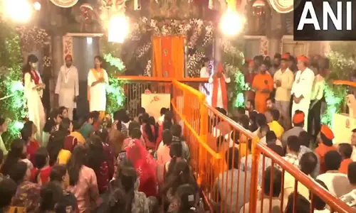 रामनवमी के अवसर पर Maharashtra के मंदिरों में भक्तों ने पूजा-अर्चना की रामनवमी के अवसर पर Maharashtra के मंदिरों में भक्तों ने पूजा-अर्चना की