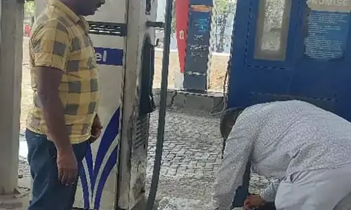 पेट्रोल पंप को निगम टीम ने किया सील, टैक्स जमा नहीं करने पर हुआ एक्शन