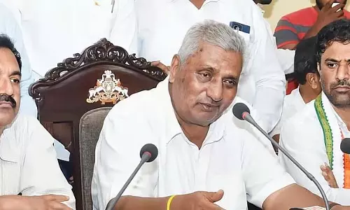 गारंटी योजनाओं का मूल्य वृद्धि से कोई संबंध नहीं: Minister Venkatesh गारंटी योजनाओं का मूल्य वृद्धि से कोई संबंध नहीं: Minister Venkatesh
