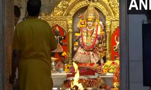 Ram Navami पर झंडेवालान मंदिर में सुबह की आरती की गई