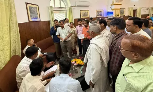 Jaipur: वन मंत्री ने जनसुनवाई कर आमजन की परिवेदनाओं को सुना Jaipur: वन मंत्री ने जनसुनवाई कर आमजन की परिवेदनाओं को सुना