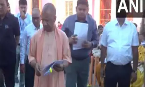 CM Yogi ने गोरखपुर में जनता दर्शन किया