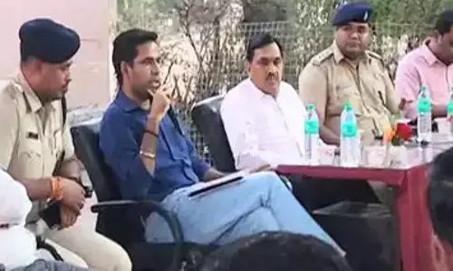 अफसर की कड़ी चेतावनी, जानें क्यों वायरल हो रहा वीडियो अफसर की कड़ी चेतावनी, जानें क्यों वायरल हो रहा वीडियो