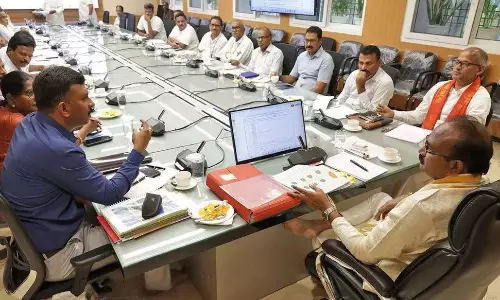 लड्डू वितरण में तेजी लाएं, सुविधाएं बेहतर बनाएं: TTD EO लड्डू वितरण में तेजी लाएं, सुविधाएं बेहतर बनाएं: TTD EO
