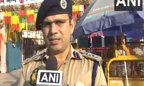 रामनवमी पर UP के मंदिरों में उमड़ी श्रद्धालुओं की भीड़, अधिकारियों ने सुनिश्चित किया उत्सव का सुचारू संचालन