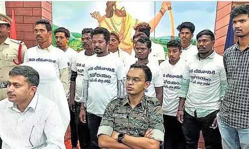 Andhra में 11 माओवादियों ने किया आत्मसमर्पण