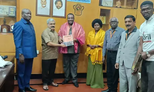 अंगोलन राजदूत ने Andhra विश्वविद्यालय में शांति और राष्ट्रीय सुलह दिवस मनाया अंगोलन राजदूत ने Andhra विश्वविद्यालय में शांति और राष्ट्रीय सुलह दिवस मनाया