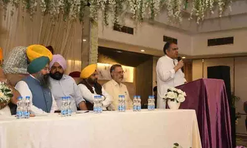 AAP प्रत्याशी ने बूथ प्रभारियों से फर्जी वोटों की पहचान कर उन्हें हटाना सुनिश्चित करने को कहा AAP प्रत्याशी ने बूथ प्रभारियों से फर्जी वोटों की पहचान कर उन्हें हटाना सुनिश्चित करने को कहा