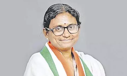 AICC ने तेलंगाना सरकार को 400 एकड़ भूमि के मुद्दे पर सावधानी से आगे बढ़ने की सलाह दी AICC ने तेलंगाना सरकार को 400 एकड़ भूमि के मुद्दे पर सावधानी से आगे बढ़ने की सलाह दी