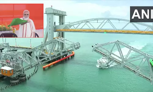 हाईटेक पंबन ब्रिज का उद्घाटन हुआ, पांच मिनट में ऊपर हो जाएगा यह Bridge, सुंदर वीडियो जारी हाईटेक पंबन ब्रिज का उद्घाटन हुआ, पांच मिनट में ऊपर हो जाएगा यह Bridge, सुंदर वीडियो जारी
