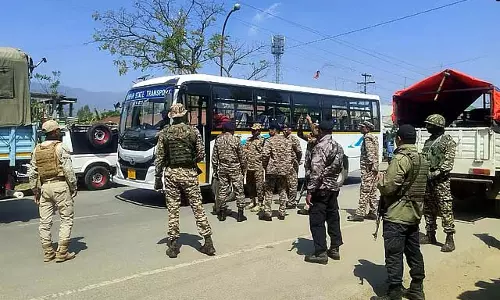 Manipur: केंद्र सरकार ने मैदेई, कुकी समुदाय के प्रतिनिधियों के साथ शांति वार्ता की Manipur: केंद्र सरकार ने मैदेई, कुकी समुदाय के प्रतिनिधियों के साथ शांति वार्ता की