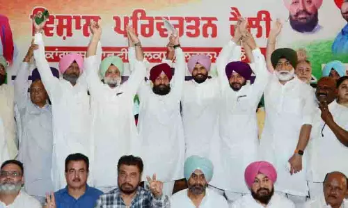 Sultanpur लोधी की रैलियों में कांग्रेस की फूट सामने आई Sultanpur लोधी की रैलियों में कांग्रेस की फूट सामने आई