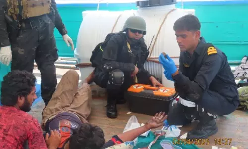 INS त्रिकंद ने मध्य अरब सागर में महत्वपूर्ण चिकित्सा सहायता प्रदान की INS त्रिकंद ने मध्य अरब सागर में महत्वपूर्ण चिकित्सा सहायता प्रदान की