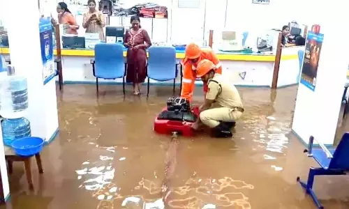 Kerala; शहर में व्यवसायिक प्रतिष्ठानों में पानी भर गया Kerala; शहर में व्यवसायिक प्रतिष्ठानों में पानी भर गया