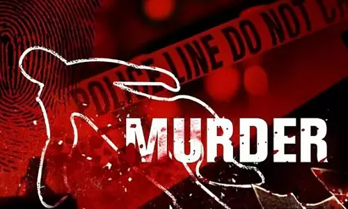 Bengaluru: अवैध संबंध के शक में पति ने पत्नी की चाकू घोंपकर हत्या कर दी Bengaluru: अवैध संबंध के शक में पति ने पत्नी की चाकू घोंपकर हत्या कर दी