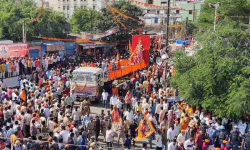 Shri Ram Navami शोभा यात्रा में भारी भीड़ उमड़ी, सुरक्षा के कड़े इंतजाम