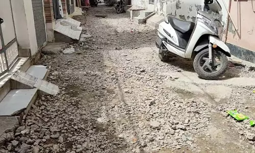 Haryana : प्रताप नगर के निवासियों ने अधूरी सड़क मरम्मत पर जताया अफसोस Haryana : प्रताप नगर के निवासियों ने अधूरी सड़क मरम्मत पर जताया अफसोस