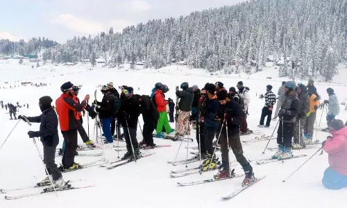 J&K पर्यटन को विनियमित क्यों करना चाहता है? J&K पर्यटन को विनियमित क्यों करना चाहता है?