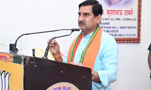 भाजपा स्थापना दिवस पर तोखन साहू ने बिलासपुर कार्यालय में किया ध्वजारोहण भाजपा स्थापना दिवस पर तोखन साहू ने बिलासपुर कार्यालय में किया ध्वजारोहण