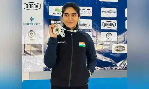 Esha Singh ने विश्व कप शूटिंग चैंपियनशिप में 25 मीटर पिस्टल स्पर्धा में रजत पदक जीता Esha Singh ने विश्व कप शूटिंग चैंपियनशिप में 25 मीटर पिस्टल स्पर्धा में रजत पदक जीता