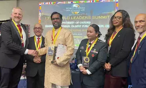 Hyderabad: वास्तु व्यवसायी डॉ. वीरमनेनी को ‘विज़नरी मेंटर अवार्ड’ से सम्मानित किया Hyderabad: वास्तु व्यवसायी डॉ. वीरमनेनी को ‘विज़नरी मेंटर अवार्ड’ से सम्मानित किया