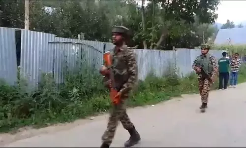 Jammu: दुर्घटनावश लगी आग में सेना का जवान मारा गया Jammu: दुर्घटनावश लगी आग में सेना का जवान मारा गया