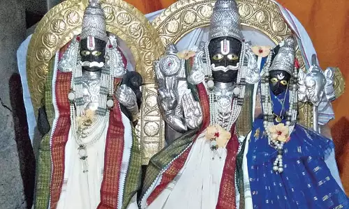 Andhra: सीतारामस्वामी मंदिर में श्री राम मूंछों के साथ नजर आते Andhra: सीतारामस्वामी मंदिर में श्री राम मूंछों के साथ नजर आते