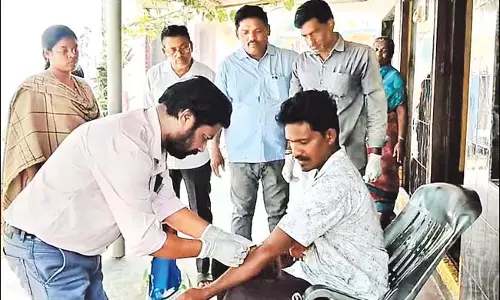 Andhra: पल्लम में हेपेटाइटिस के मामले हलचल मचा रहे Andhra: पल्लम में हेपेटाइटिस के मामले हलचल मचा रहे