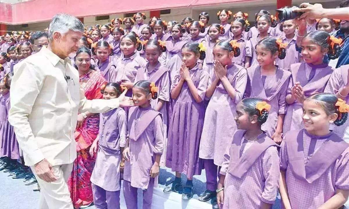CM ने राज्य भर में सभी एससी, बीसी बच्चों के लिए आवासीय शिक्षा का संकल्प लिया