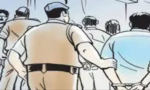 Jabalpur: लूट की घटना का खुलासा, नाबालिग समेत चार आरोपी पकड़े गए Jabalpur: लूट की घटना का खुलासा, नाबालिग समेत चार आरोपी पकड़े गए