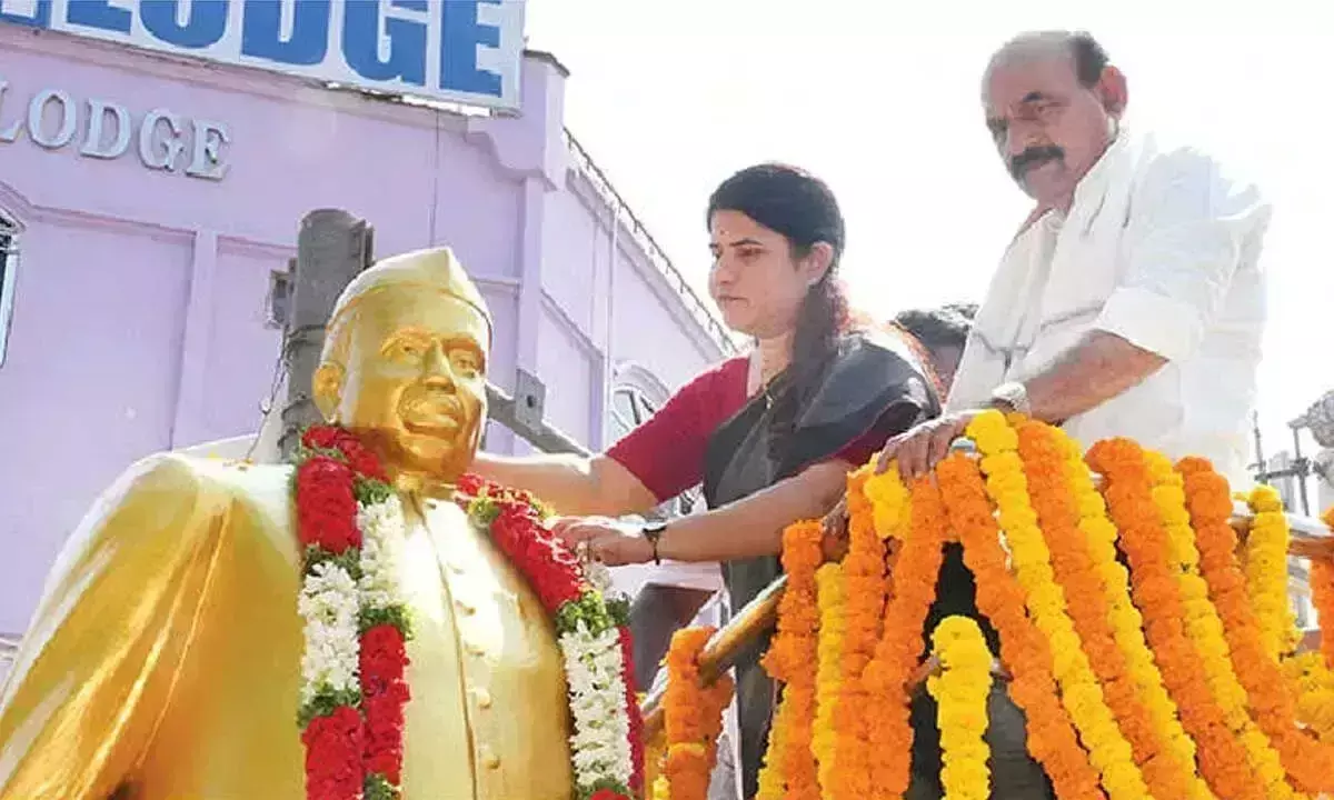 सभी वादों को पूरा करने के लिए प्रतिबद्ध: मंत्री फारूक सभी वादों को पूरा करने के लिए प्रतिबद्ध: मंत्री फारूक