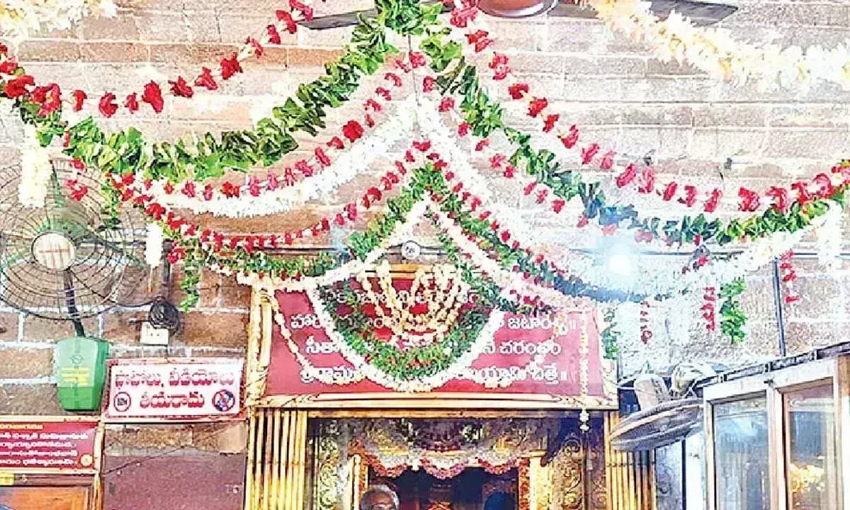 Andhra: रामनवमी के लिए रामतीर्थम को सजाया गया Andhra: रामनवमी के लिए रामतीर्थम को सजाया गया