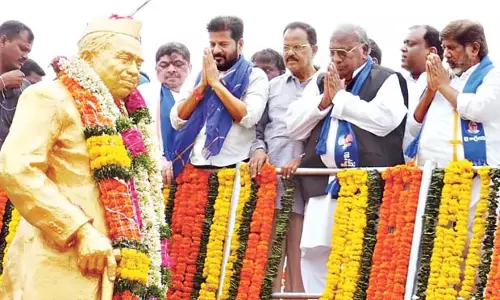Hyderabad: मुख्यमंत्री और केंद्रीय मंत्रियों ने जगजीवन राम को श्रद्धांजलि अर्पित की Hyderabad: मुख्यमंत्री और केंद्रीय मंत्रियों ने जगजीवन राम को श्रद्धांजलि अर्पित की