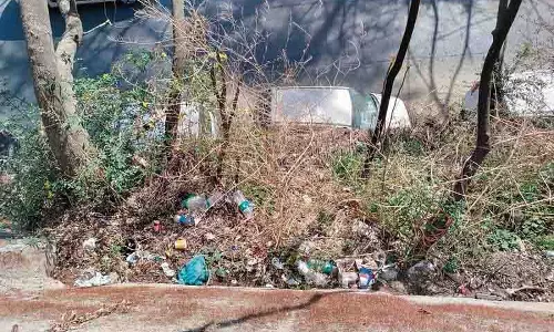 Shimla के खुले इलाकों में फेंकी गई प्लास्टिक की बोतलें