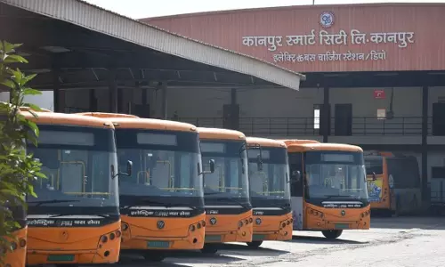 Kanpur: ई-बस परिचालकों की ड्यूटी बहाल, पर विवाद अब भी बरकरार Kanpur: ई-बस परिचालकों की ड्यूटी बहाल, पर विवाद अब भी बरकरार