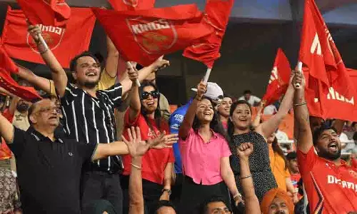 Punjab Kings के समर्थन में स्टेडियम में उमड़े प्रशंसक