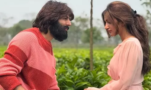 श्रीलीला को फैंस ने भीड़ में खींचा, VIDEO आया सामने
