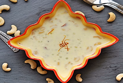 Saffron-Pistachio Sabudana Kheer: घरवाले चाटते रह जाएंगे अंगुलियां Saffron-Pistachio Sabudana Kheer: घरवाले चाटते रह जाएंगे अंगुलियां