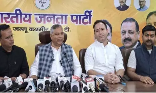 भाजपा ने 48 अधिकारियों के तबादले के LG के आदेश का बचाव किया