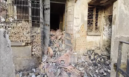 गुजरात के Ahmedabad में आग लगने से दो वर्षीय बच्चे समेत दो की मौत