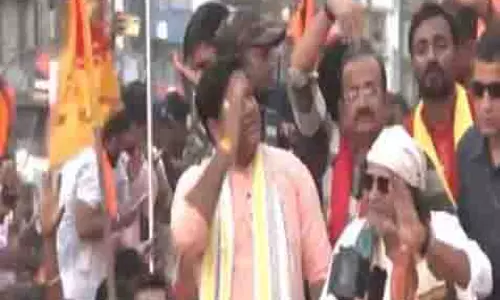 BJP के सुकांत मजूमदार, मिथुन चक्रवर्ती बारासात में रामनवमी शोभा यात्रा में हुए शामिल