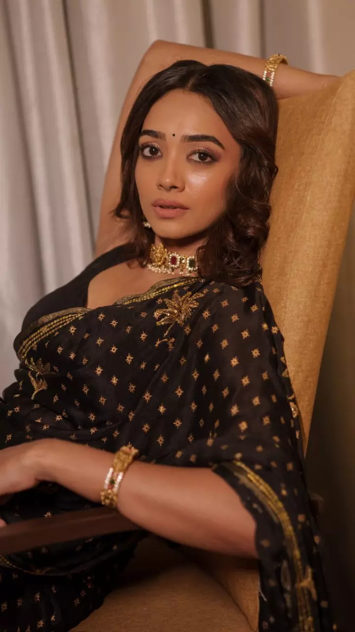 साड़ी में खूबसूरत लगी सानवे मेघना