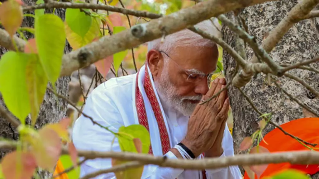 Sri Lanka: प्रधानमंत्री मोदी ने प्रसिद्ध बौद्ध मंदिर में पूजा की Sri Lanka: प्रधानमंत्री मोदी ने प्रसिद्ध बौद्ध मंदिर में पूजा की