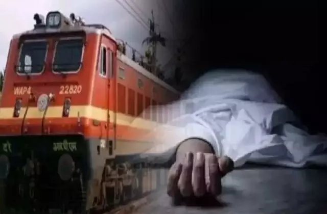 Bareilly: रेलवे ट्रैक पार करते वक्त ट्रेन ने किसान को रौंदा Bareilly: रेलवे ट्रैक पार करते वक्त ट्रेन ने किसान को रौंदा