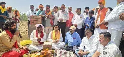 Ayodhya News: विधायक रामचंद्र यादव ने बालिका विद्यालय का शिलान्यास किया Ayodhya News: विधायक रामचंद्र यादव ने बालिका विद्यालय का शिलान्यास किया