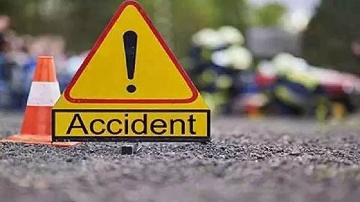 Mumbai : ईस्टर्न एक्सप्रेस हाईवे पर अज्ञात वाहन ने पैदल यात्री को कुचला Mumbai : ईस्टर्न एक्सप्रेस हाईवे पर अज्ञात वाहन ने पैदल यात्री को कुचला