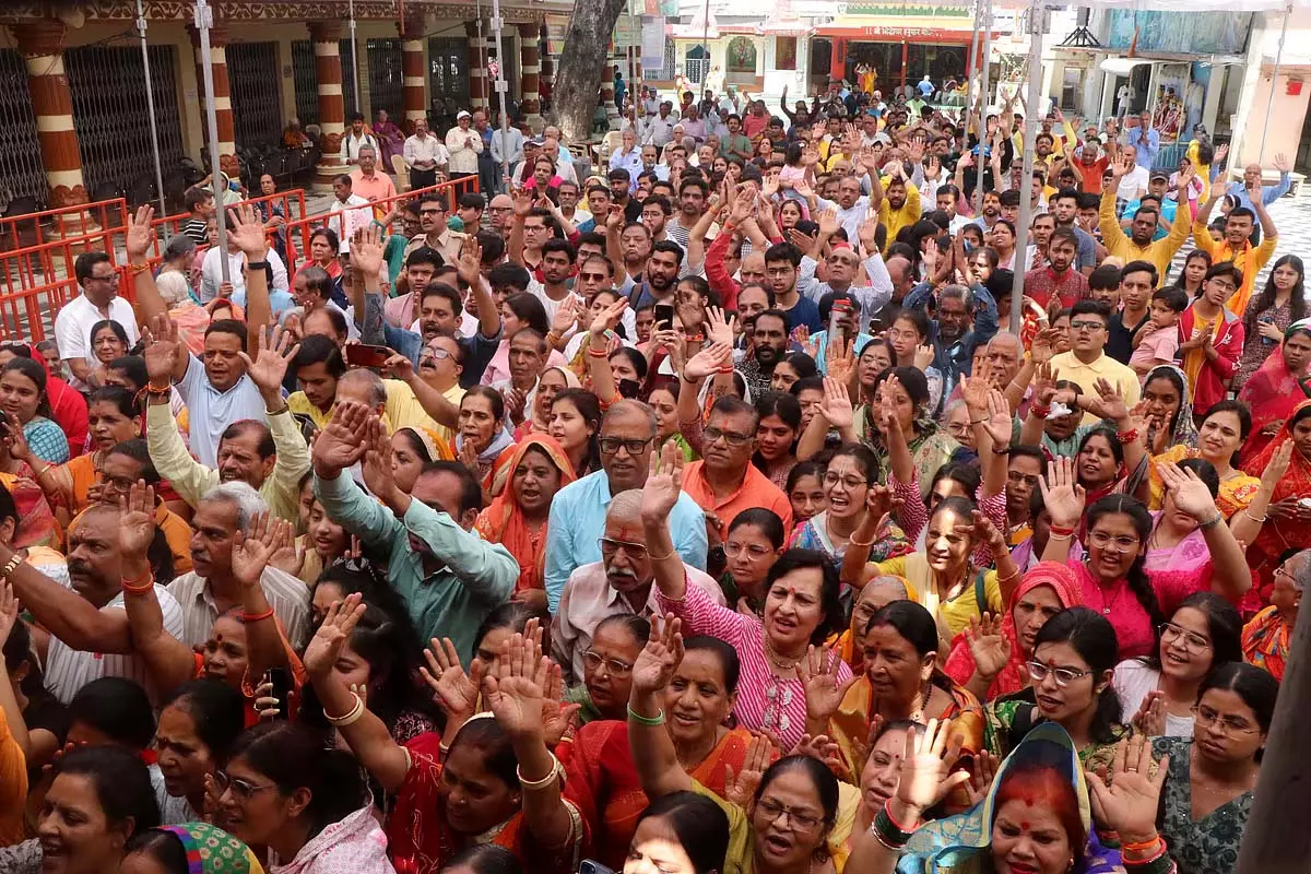 Indore: शहर में रामनवमी का उल्लास, मंदिरों में गूंजे जयकारे और ढोल Indore: शहर में रामनवमी का उल्लास, मंदिरों में गूंजे जयकारे और ढोल